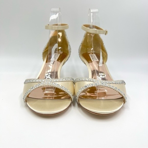 Badgley Mischka Size 10 Jeweled Ivory Satin Dress Sandals Heels Pumps Shoes - Picture 2 of 14